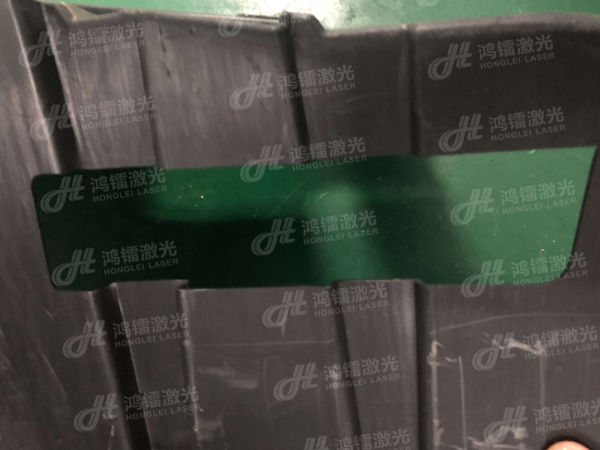 擋泥板內襯切孔修邊